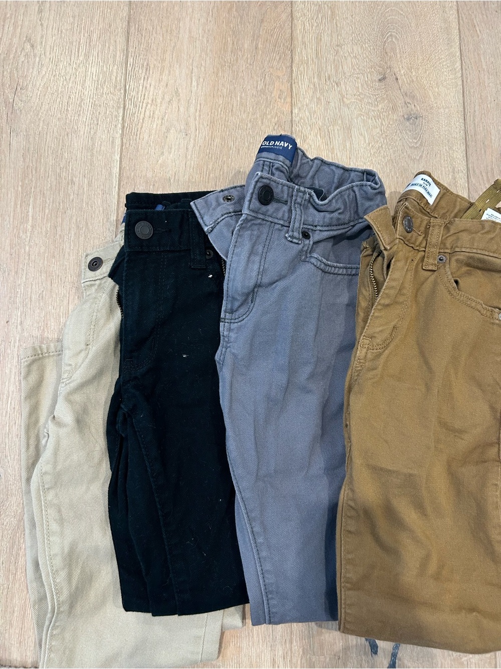 Lot of Old Navy Kids' jeans - Black, Gray, Tan, Cream (4-Pack)